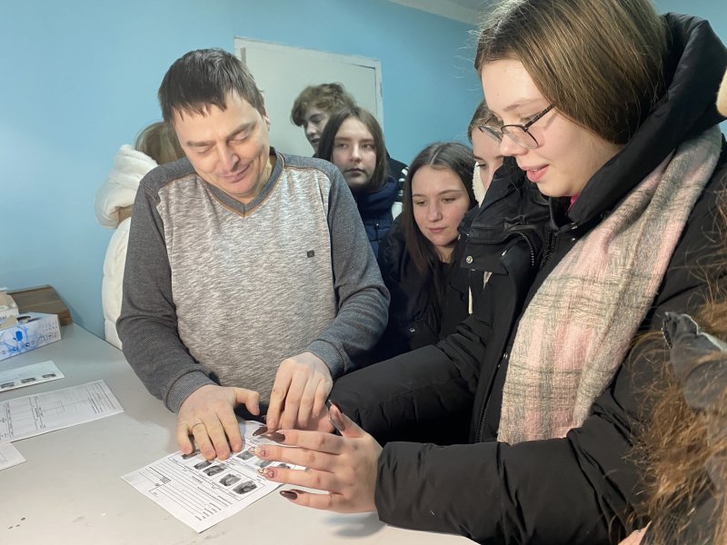 «Студенческий десант» Железногорского горно-металлургического колледжа побывал в гостях в полиции Железногорска